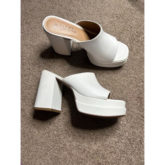 Women’s Size 10M Wild Pair Ofeliap White Slip On Platform Heels Sandals - Picture 1 of 7